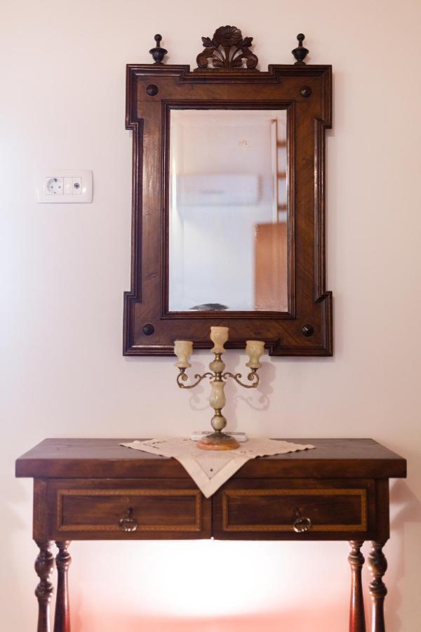 Antique Central Komiza House Nona Nika Esterno foto